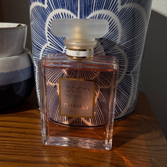 CHANEL Coco Mademoiselle Eau de Parfum in Cream and Gold - Picture 2 of 2
